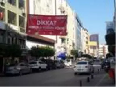 İskenderun'da 'Korona yoğun bölge' afişleri asıldı İskenderun'da 'Korona yoğun bölge' afişleri asıldı