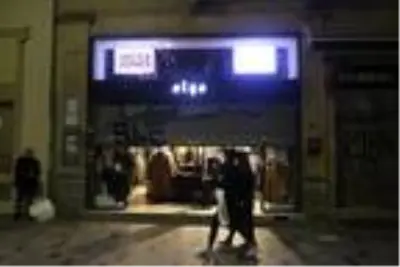 İstiklal Caddesi'nde kısıtlama öncesi iş yerleri kapandı