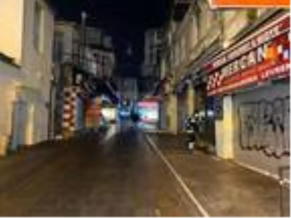 Kadıköy'de dükkanlar kısıtlama öncesinde kapandı