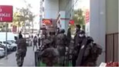 Kahramanmaraş'ta polis ekibine silahla ateş edildi: 1 şehit, 1 yaralı Kahramanmaraş'ta polis ekibine silahla ateş edildi: 1 şehit, 1 yaralı