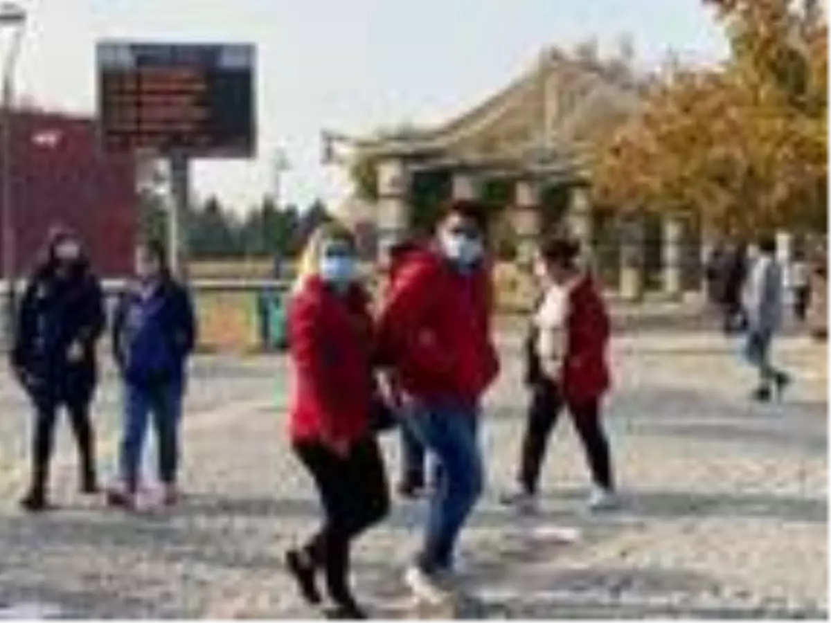 Koronavirüs vaka sayıları yüzde 50 artan İzmir'de, 'tedbirlere uyun' çağrısı