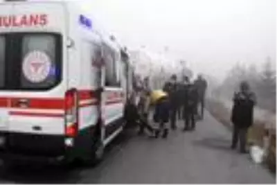 Kütahya'da yoğun sis; 2 kaza 3 yaralı Kütahya'da yoğun sis; 2 kaza 3 yaralı