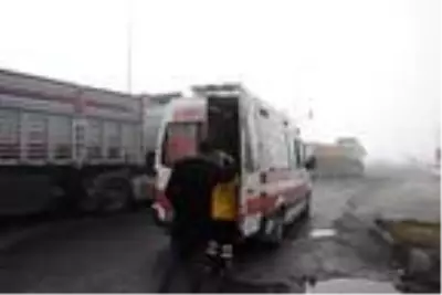 Kütahya'da yoğun sis; 2 kaza 3 yaralı Kütahya'da yoğun sis; 2 kaza 3 yaralı
