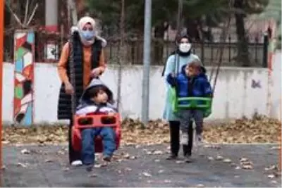 Öğretmen ve öğrencilerden anlamlı Engelliler Günü videosu Öğretmen ve öğrencilerden anlamlı Engelliler Günü videosu