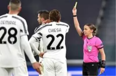 Stephanie Frappart, UEFA Şampiyonlar Ligi'nde maç yöneten ilk kadın hakem oldu