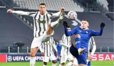 Stephanie Frappart, UEFA Şampiyonlar Ligi'nde maç yöneten ilk kadın hakem oldu