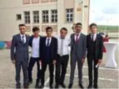 Son Dakika | 'Tavuk karası' nedeniyle az gören öğretmen, düz memur yapılınca hukuk mücadelesi başlattı Son Dakika | 'Tavuk karası' nedeniyle az gören öğretmen, düz memur yapılınca hukuk mücadelesi başlattı