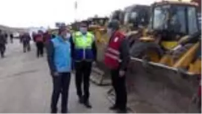 VAN- 'Kar kaplanları' Van'da 600 kişilik ekiple kış boyunca yolları açık tutacak VAN- 'Kar kaplanları' Van'da 600 kişilik ekiple kış boyunca yolları açık tutacak