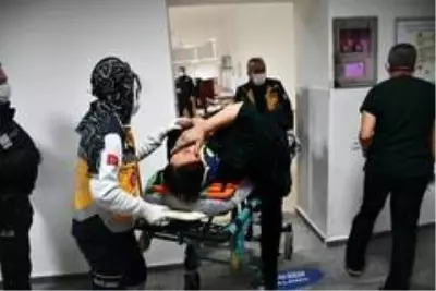 Yola düşen kamyon lastiği can aldı: 1 çocuk ölü, 4 yaralı Yola düşen kamyon lastiği can aldı: 1 çocuk ölü, 4 yaralı