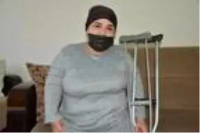 Yürüme engelli Nalan, yatağa bağımlı annesine bakıyor Yürüme engelli Nalan, yatağa bağımlı annesine bakıyor
