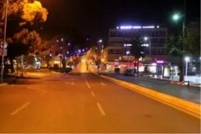 56 saatlik yasak başladı, Aydın sokakları boş kaldı 56 saatlik yasak başladı, Aydın sokakları boş kaldı