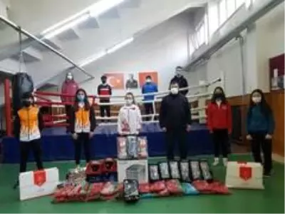 Altınordu'da 3 bin sporcuya spor malzemesi dağıtıldı Altınordu'da 3 bin sporcuya spor malzemesi dağıtıldı