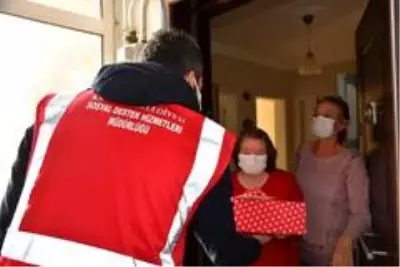 Son dakika haber... Başkan Hürriyet'ten özel çocuklara pasta sürprizi Son dakika haber... Başkan Hürriyet'ten özel çocuklara pasta sürprizi
