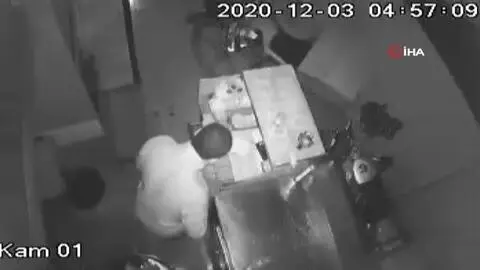 Son dakika haberi: Bir gecede 2 iş yerinden hırsızlık yaptı...O anlar kamerada