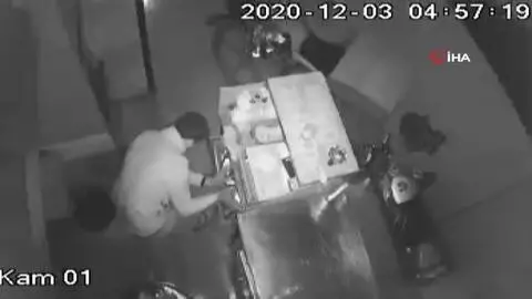 Son dakika haberi: Bir gecede 2 iş yerinden hırsızlık yaptı...O anlar kamerada