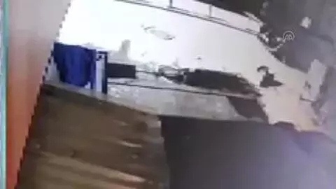 Son dakika: Yalova'da iş yerine yönelik silahlı saldırı kameraya yansıdı Son dakika: Yalova'da iş yerine yönelik silahlı saldırı kameraya yansıdı