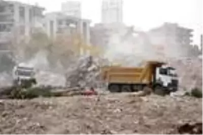 Son dakika haberi! Depremde hasar gören binaların yıkımından yükselen toza esnaf tepkisi Son dakika haberi! Depremde hasar gören binaların yıkımından yükselen toza esnaf tepkisi