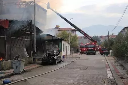 Deterjan fabrikasında yangın, dumanlar gökyüzüne yükseldi (2) Deterjan fabrikasında yangın, dumanlar gökyüzüne yükseldi (2)