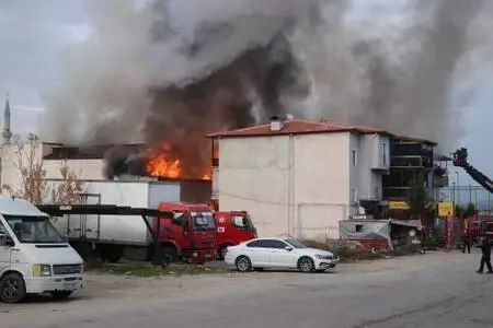 Deterjan fabrikasında yangın, dumanlar gökyüzüne yükseldi (2) Deterjan fabrikasında yangın, dumanlar gökyüzüne yükseldi (2)