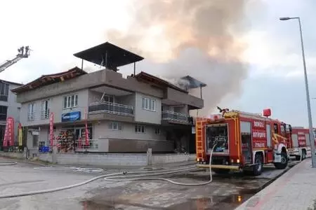 Deterjan fabrikasında yangın, dumanlar gökyüzüne yükseldi (2) Deterjan fabrikasında yangın, dumanlar gökyüzüne yükseldi (2)