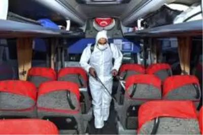 Esenyurt'ta pazar servisleri dezenfekte ediliyor