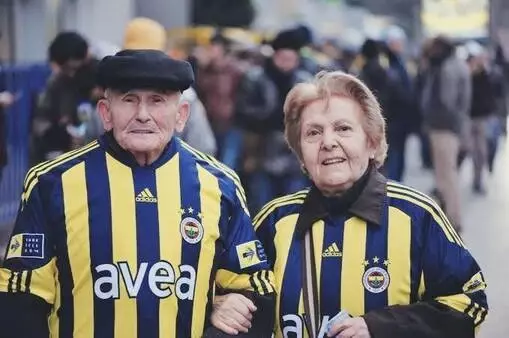 Fenerbahçe tribünlerinin simge isimlerinden İhsan Güngörenler vefat etti Fenerbahçe tribünlerinin simge isimlerinden İhsan Güngörenler vefat etti