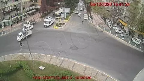 Son Dakika | Halk otobüsü şoförü ambulans için yolu kapattı Son Dakika | Halk otobüsü şoförü ambulans için yolu kapattı