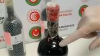 İstanbul Havalimanı'nda değeri 13 milyon 800 bin lira olan 17 kilogram sıvı kokain ele geçirildi İstanbul Havalimanı'nda değeri 13 milyon 800 bin lira olan 17 kilogram sıvı kokain ele geçirildi