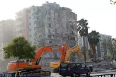 Depremin ardından ağır hasarlı binalardan 58'inin yıkımı tamamlandı Depremin ardından ağır hasarlı binalardan 58'inin yıkımı tamamlandı