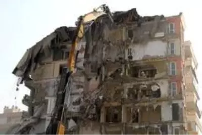 Depremin ardından ağır hasarlı binalardan 58'inin yıkımı tamamlandı Depremin ardından ağır hasarlı binalardan 58'inin yıkımı tamamlandı