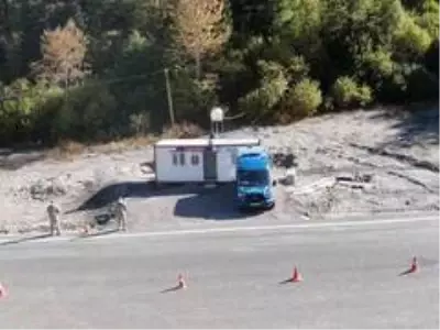 Jandarma ekipleri, drone destekli trafik denetimi yaptı