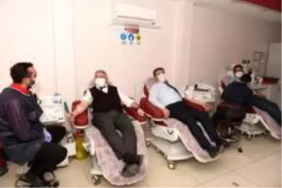 Kan bağışlayacaklar sokağa çıkma kısıtlamasından muaf tutuluyor Kan bağışlayacaklar sokağa çıkma kısıtlamasından muaf tutuluyor
