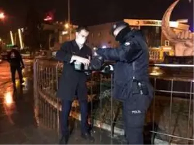 Otel çalışanları, görevli polisleri ve gazetecileri unutmadı Otel çalışanları, görevli polisleri ve gazetecileri unutmadı