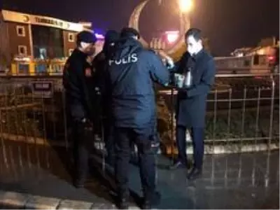 Otel çalışanları, görevli polisleri ve gazetecileri unutmadı