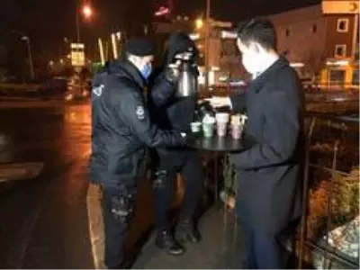 Otel çalışanları, görevli polisleri ve gazetecileri unutmadı