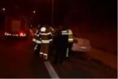 Otomobil ekmek kamyonuna çarptı, 300 metre savruldu