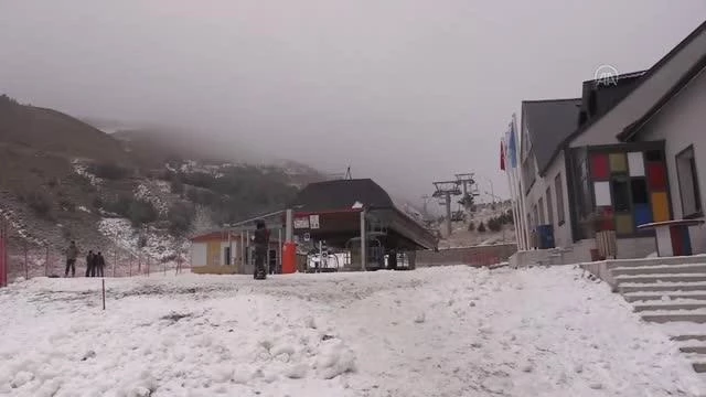 Palandöken'de sokağa çıkma kısıtlaması öncesi kayak heyecanı