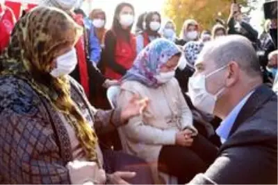 Şehit polisi çocukları ve babası tabutunu öperek uğurladı