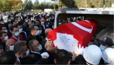Şehit polisi çocukları ve babası tabutunu öperek uğurladı