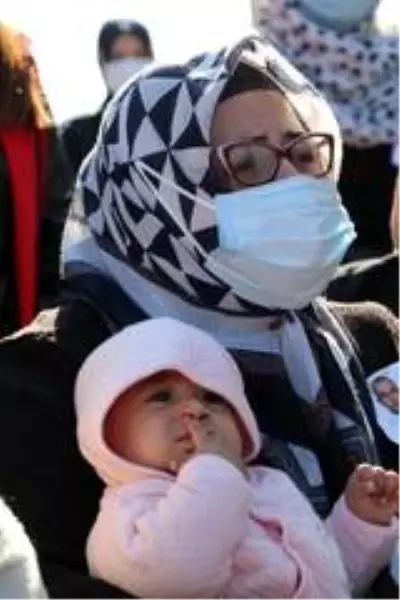 Şehit polisi çocukları ve babası tabutunu öperek uğurladı