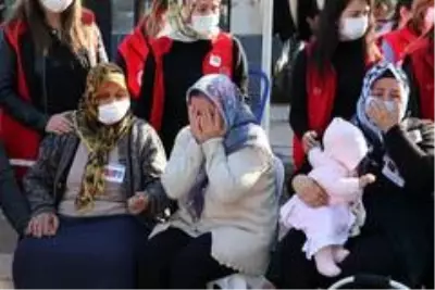 Şehit polisi çocukları ve babası tabutunu öperek uğurladı