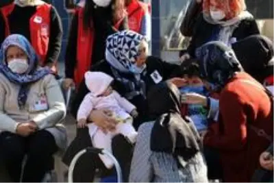 Şehit polisi çocukları ve babası tabutunu öperek uğurladı