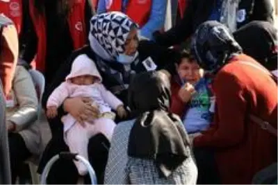 Şehit polisi çocukları ve babası tabutunu öperek uğurladı