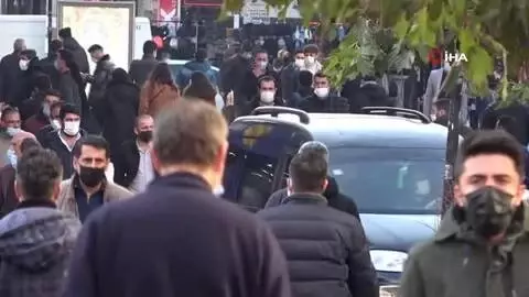 Sokağa çıkma kısıtlaması öncesi caddelerde yoğunluk Sokağa çıkma kısıtlaması öncesi caddelerde yoğunluk