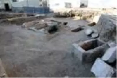 Tarihi kalıntılar çıkınca inşaat durdu Tarihi kalıntılar çıkınca inşaat durdu