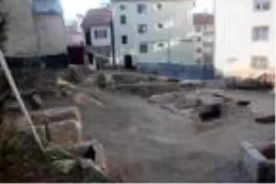 Tarihi kalıntılar çıkınca inşaat durdu Tarihi kalıntılar çıkınca inşaat durdu