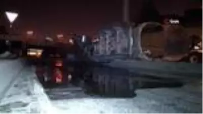 Topkapı Alt Geçidi'nde hafriyat kamyoneti devrildi: 1 yaralı Topkapı Alt Geçidi'nde hafriyat kamyoneti devrildi: 1 yaralı