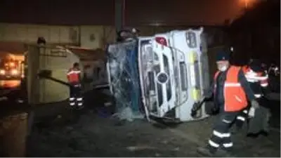 Topkapı Alt Geçidi'nde hafriyat kamyoneti devrildi: 1 yaralı Topkapı Alt Geçidi'nde hafriyat kamyoneti devrildi: 1 yaralı