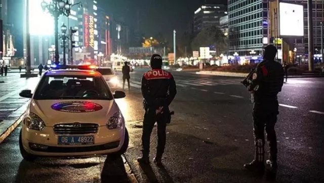 Hafta sonu 56 saat sürecek sokağa çıkma kısıtlaması başladı! Neleri yapmak serbest, kimler yasaktan muaf? Hafta sonu 56 saat sürecek sokağa çıkma kısıtlaması başladı! Neleri yapmak serbest, kimler yasaktan muaf?