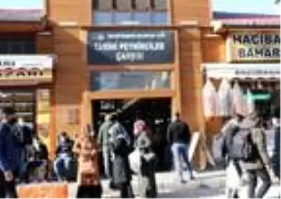 Van'da sokağa çıkma kısıtlaması öncesi çarşı ve pazarlarda yoğunluk Van'da sokağa çıkma kısıtlaması öncesi çarşı ve pazarlarda yoğunluk